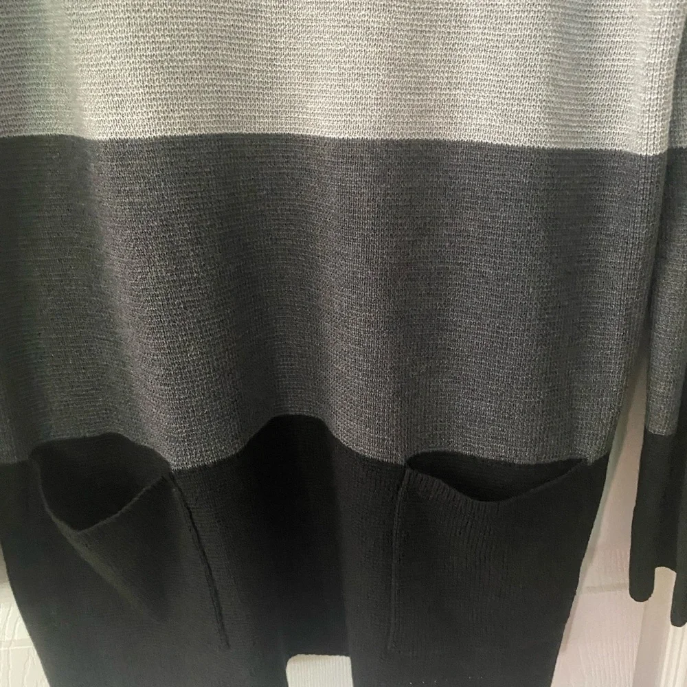 Vince Camuto Cream and Gray Crew Neck Sweater - Picture 5 of 7